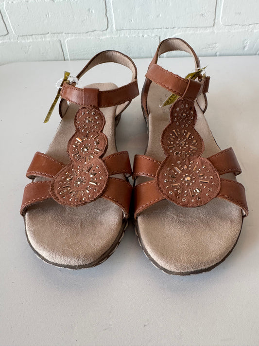 Sandals Flats By Naturalizer In Brown, Size: 6.5