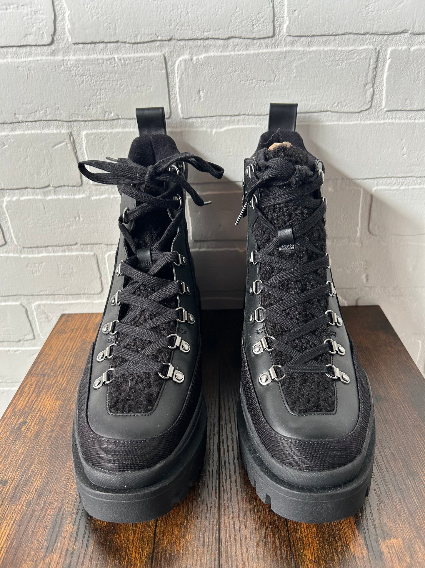 Boots Combat By Vionic  Size: 9.5