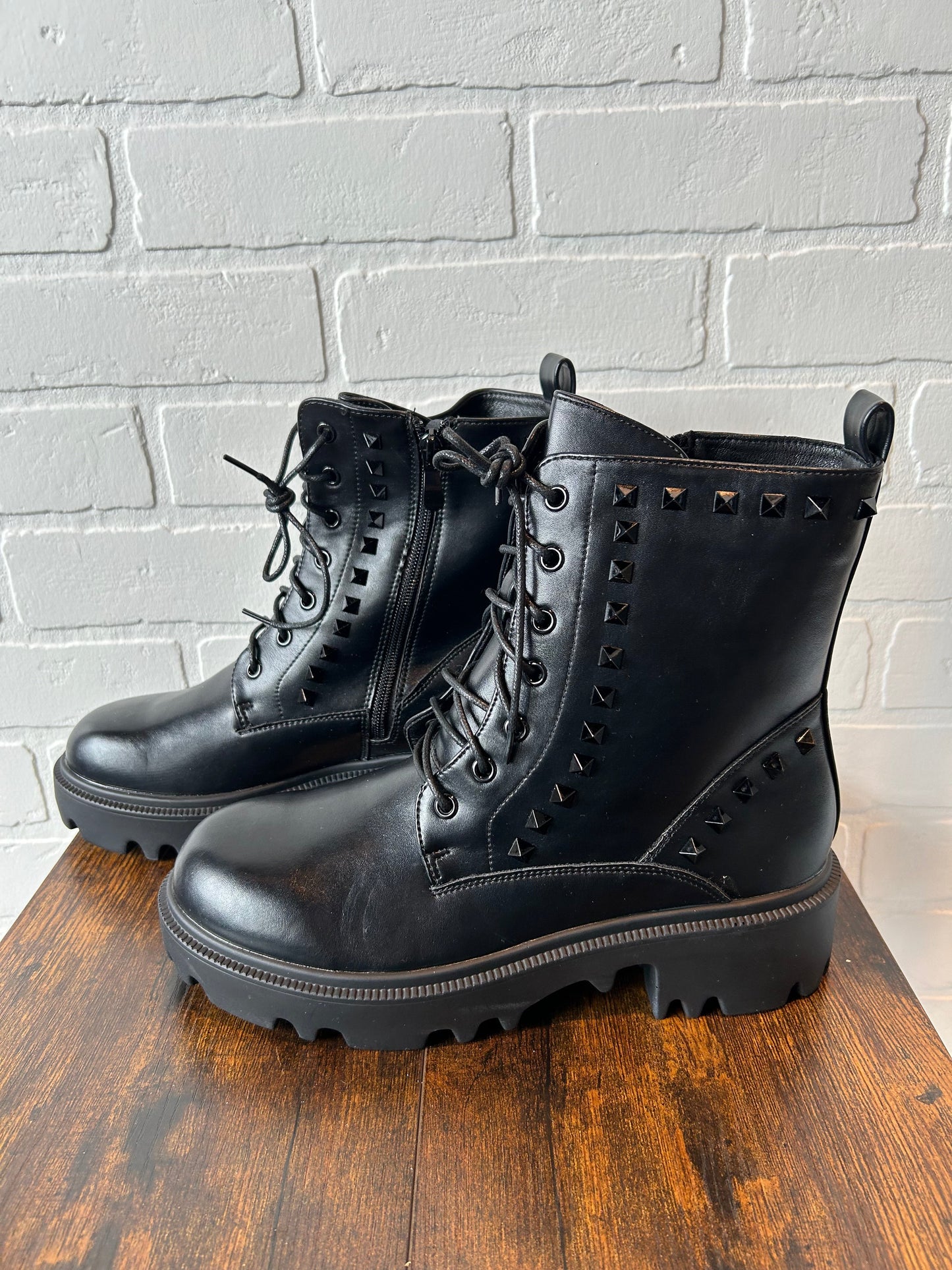 Boots Combat By Olivia Miller  Size: 9.5