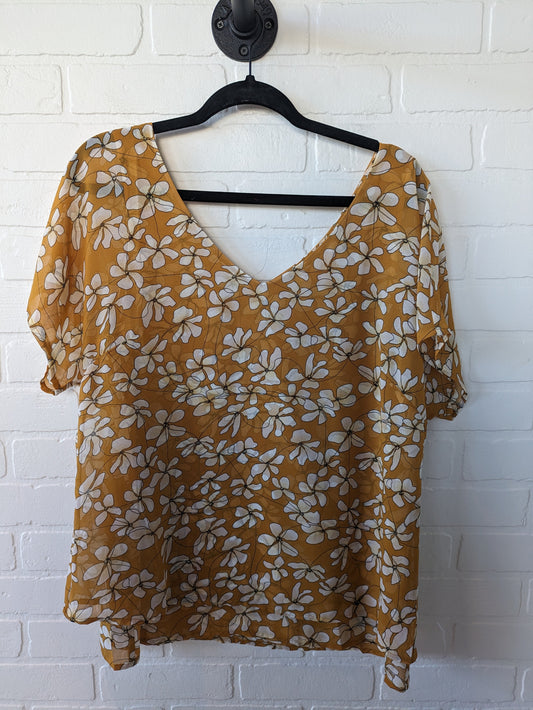 Top Short Sleeve By Cabi  Size: M