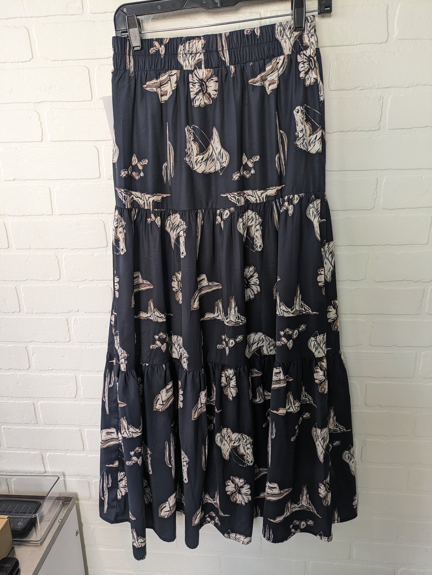 Skirt Maxi By Clothes Mentor  Size: 8