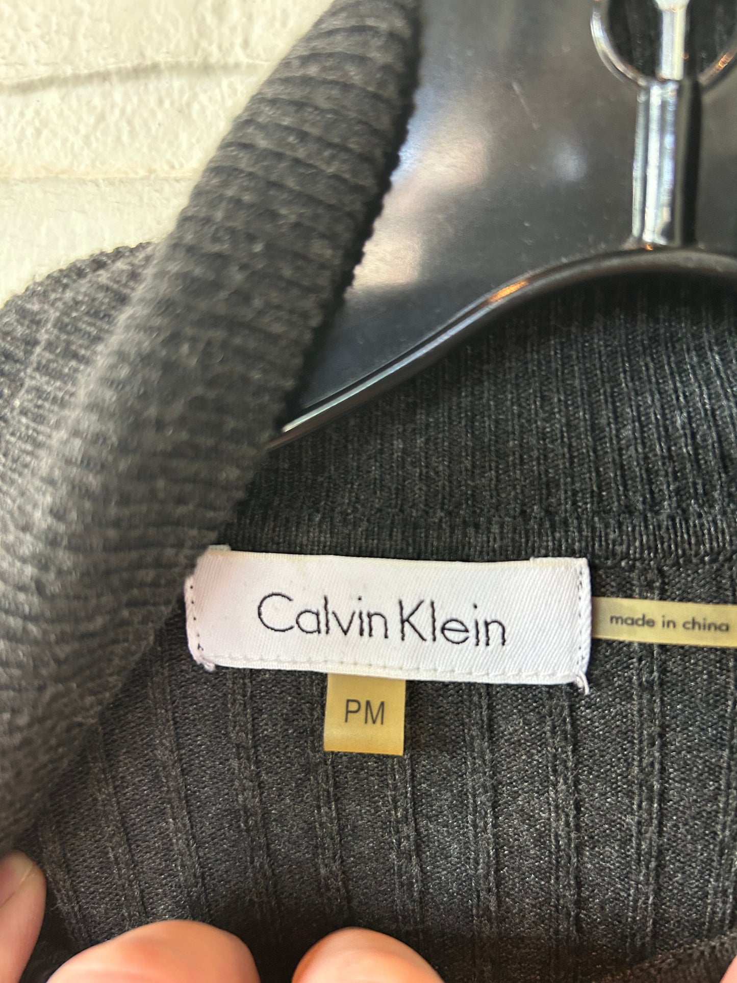 Sweater By Calvin Klein  Size: M