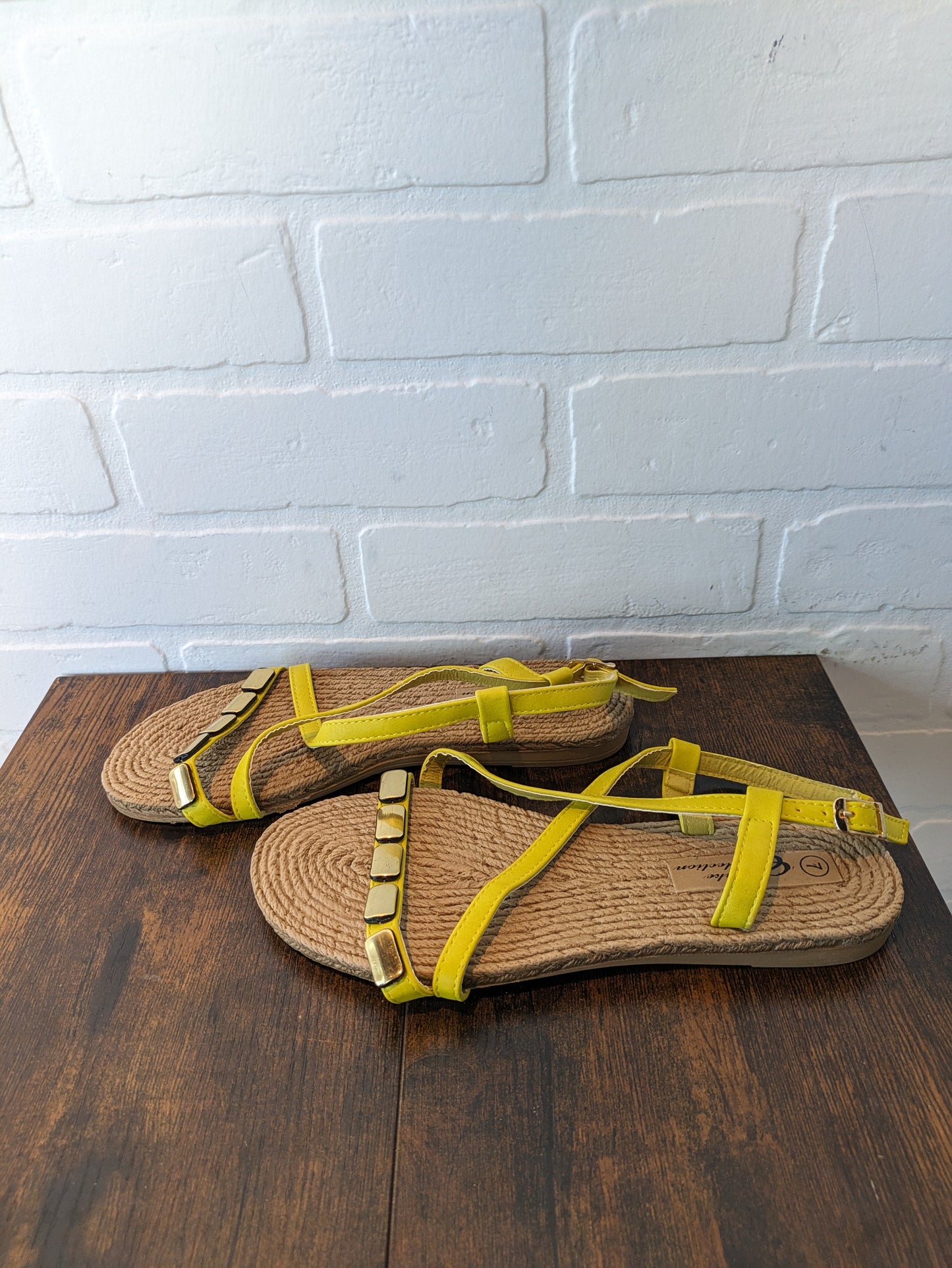 Yellow Sandals Flats Clothes Mentor, Size 7