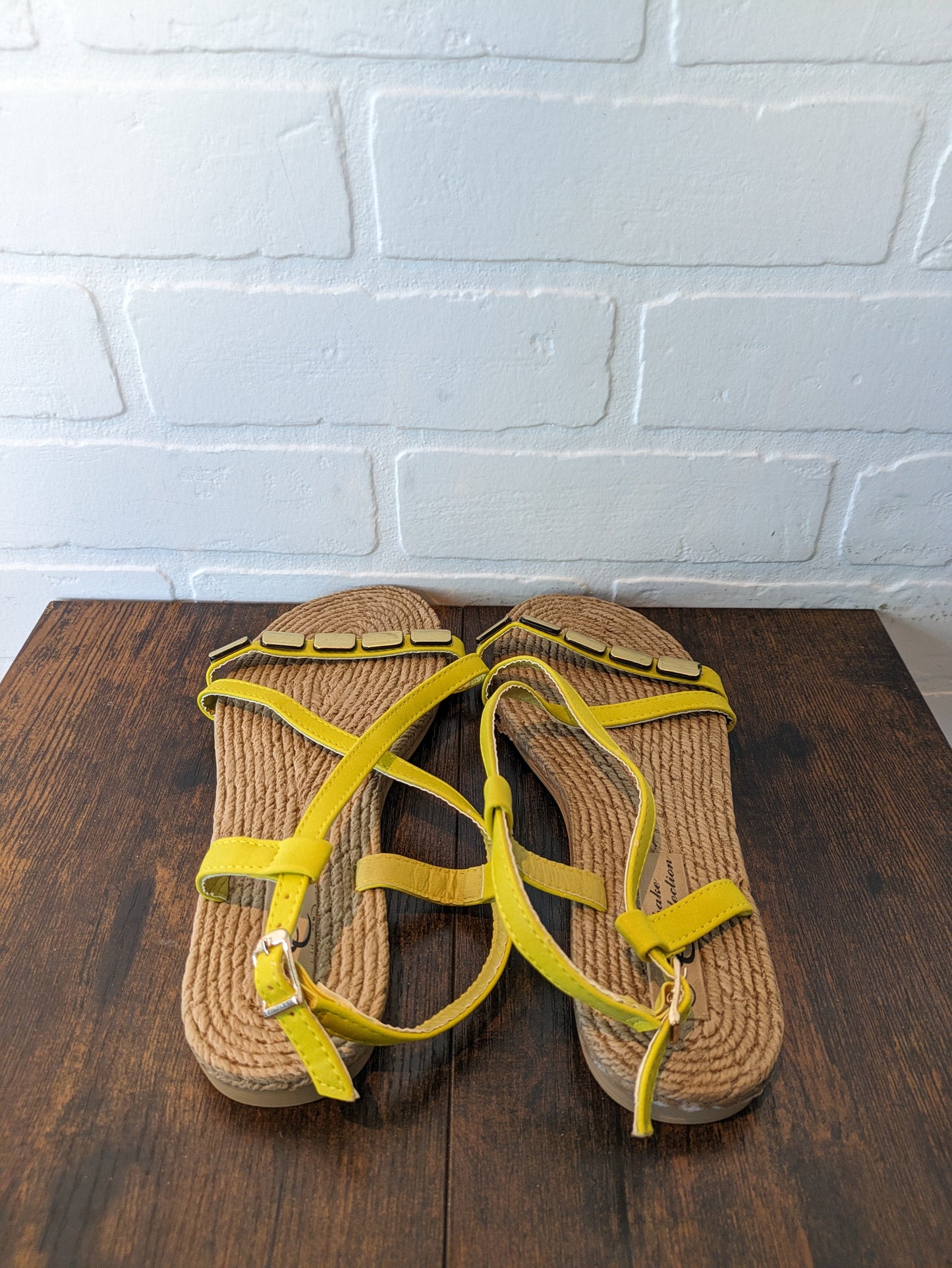 Yellow Sandals Flats Clothes Mentor, Size 7