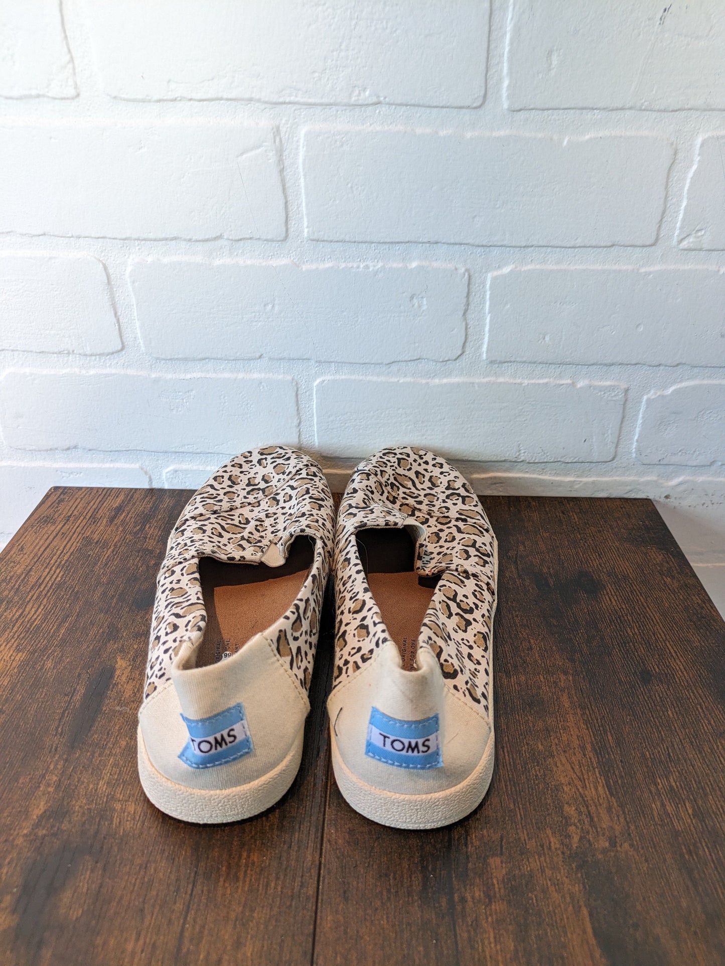 Animal Print Shoes Flats Toms, Size 6.5