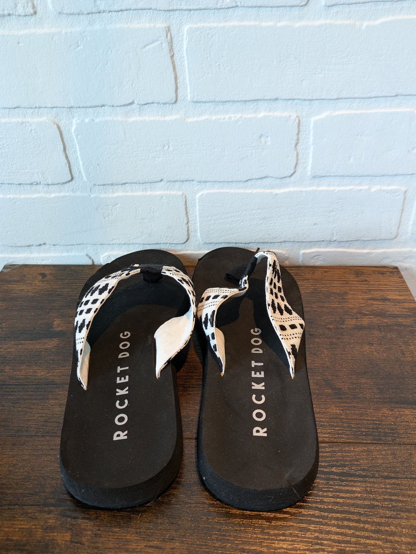 Black Sandals Flip Flops Rocket Dogs, Size 7