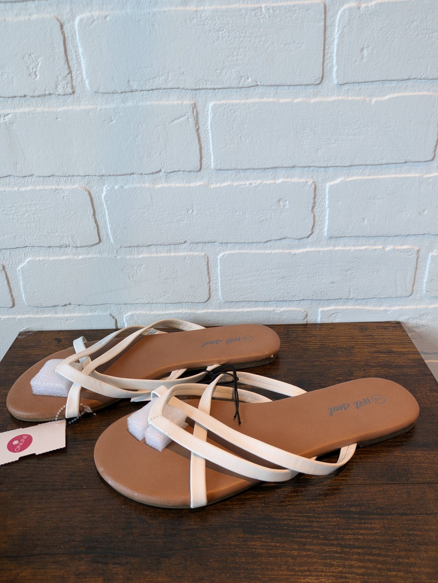White Sandals Flats Wet Seal, Size 7