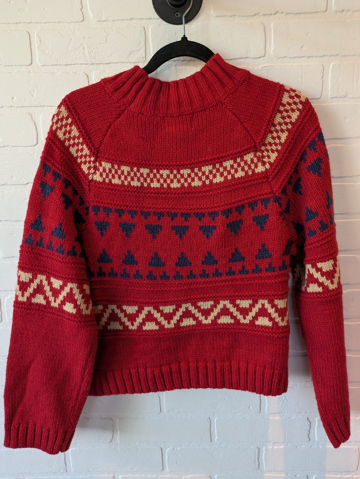 Red Sweater Universal Thread, Size M