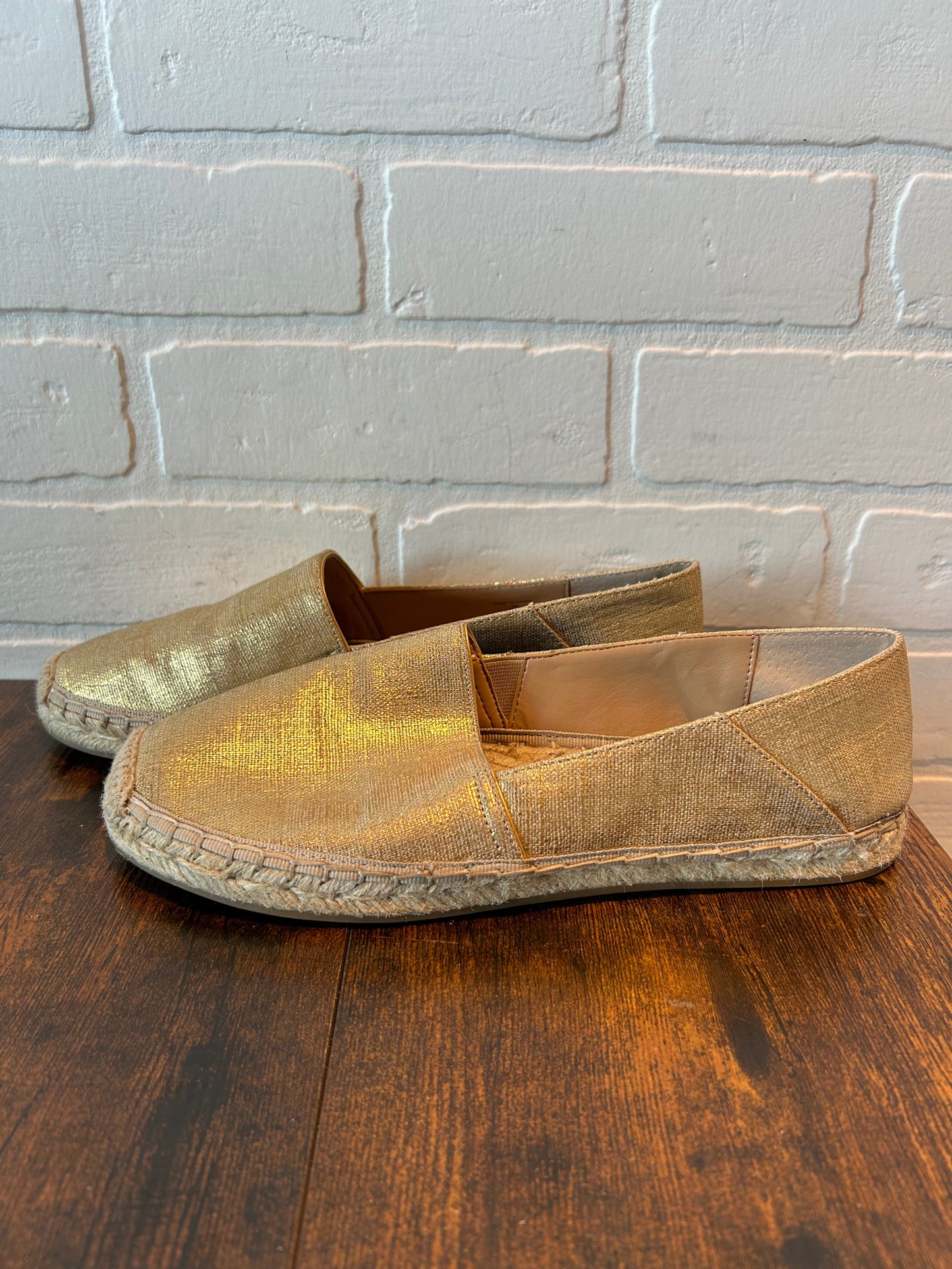 Gold Sandals Flats Banana Republic, Size 9
