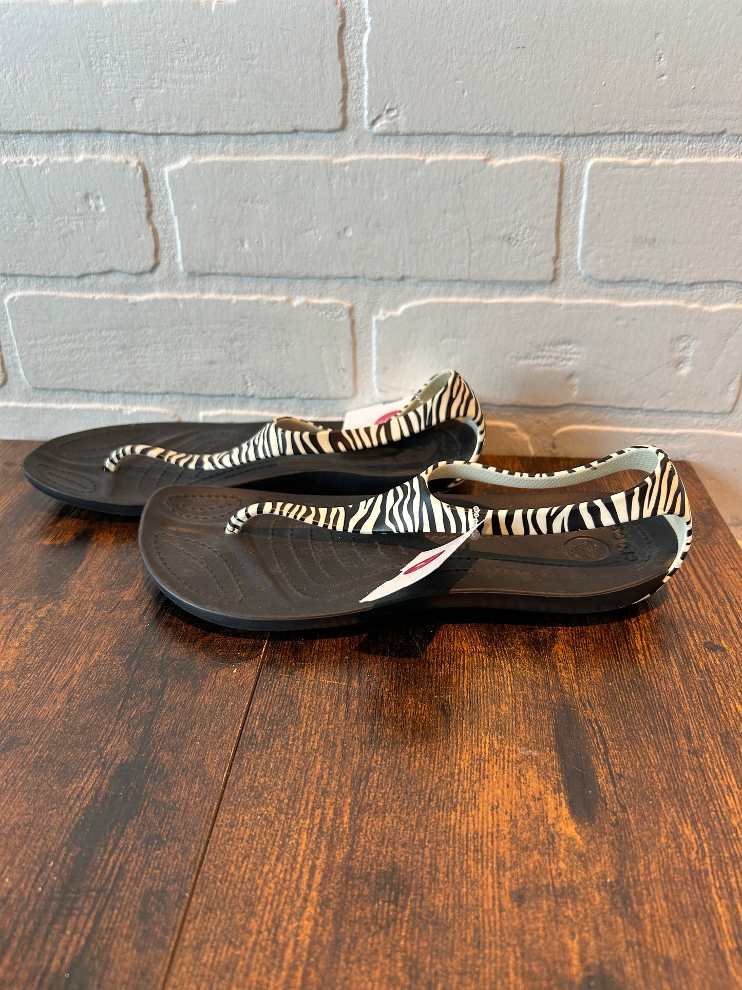 Black Sandals Flats Crocs, Size 5