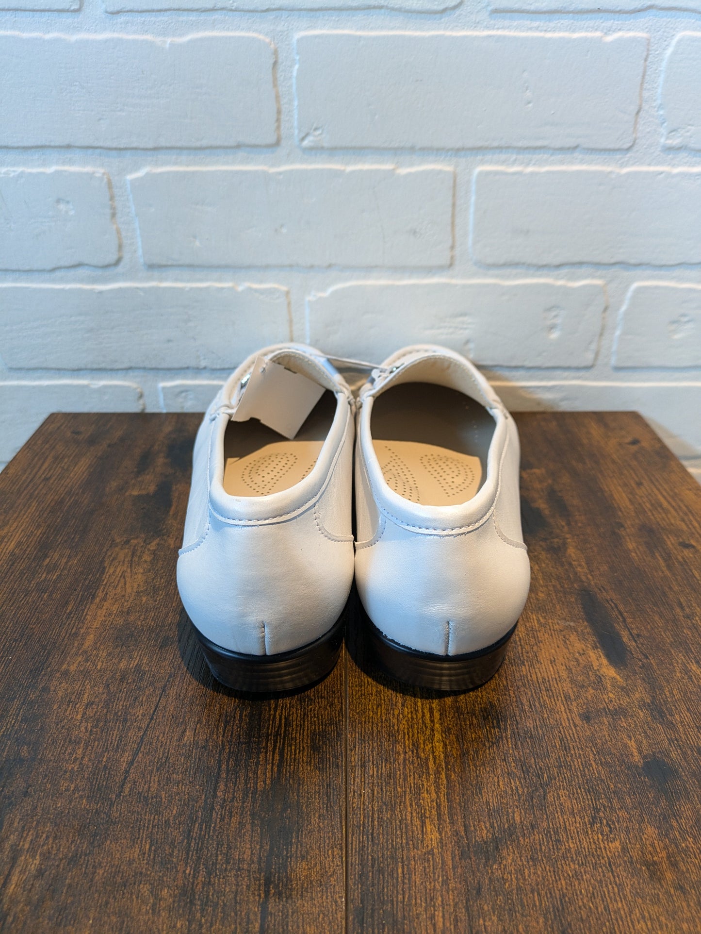White Shoes Flats Sas, Size 8.5