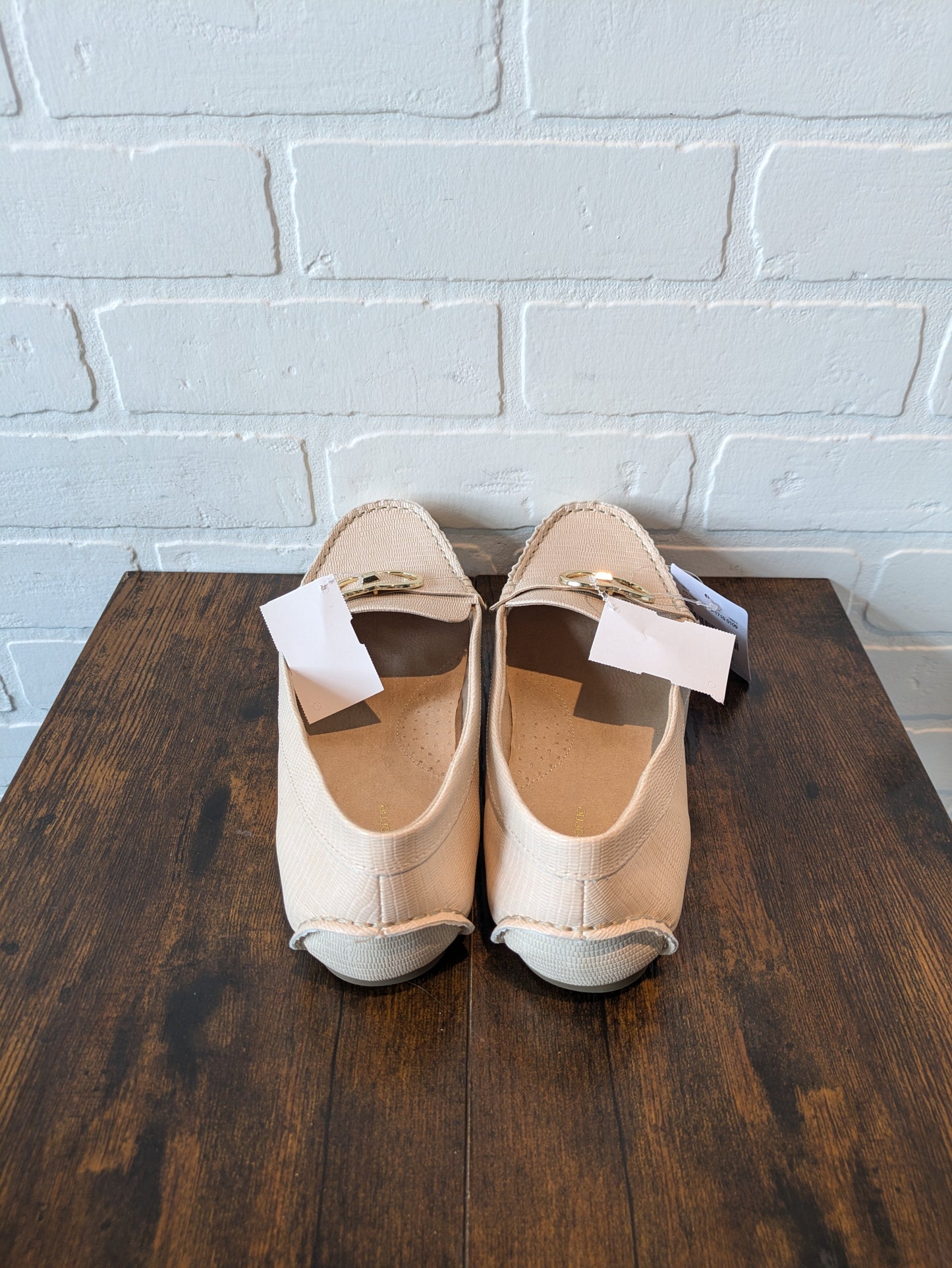 Tan Shoes Flats Liz Claiborne, Size 9.5