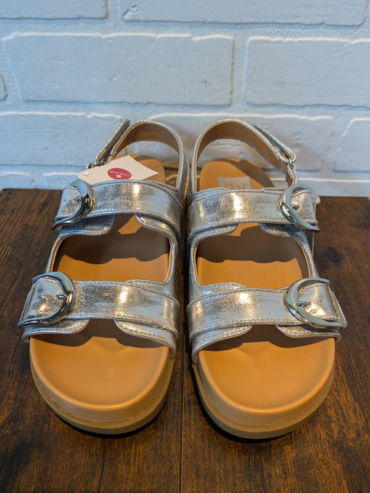 Silver & Tan Sandals Flats Dolce Vita, Size 7.5