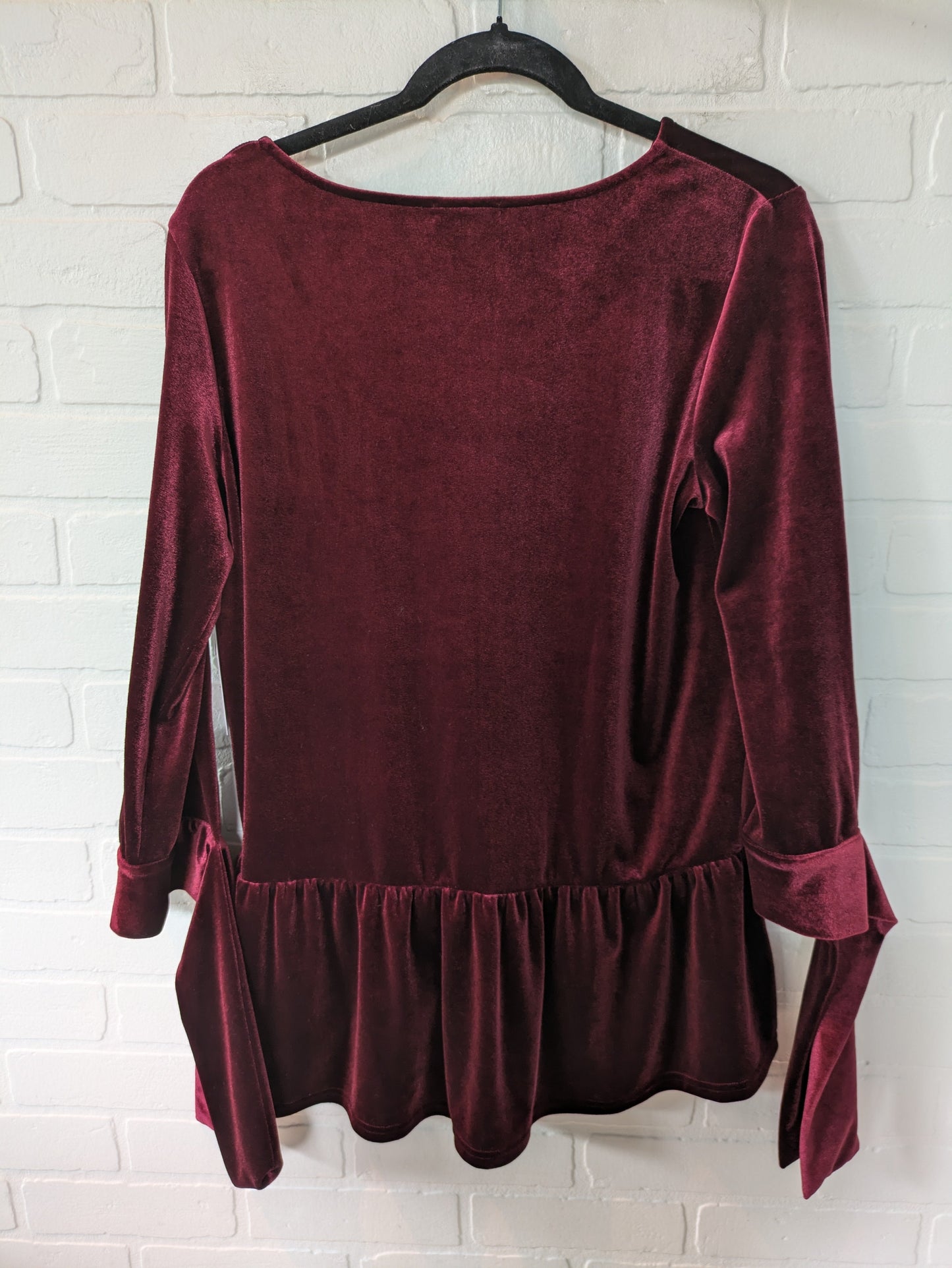 Top Long Sleeve By Halogen In Red, Size: M