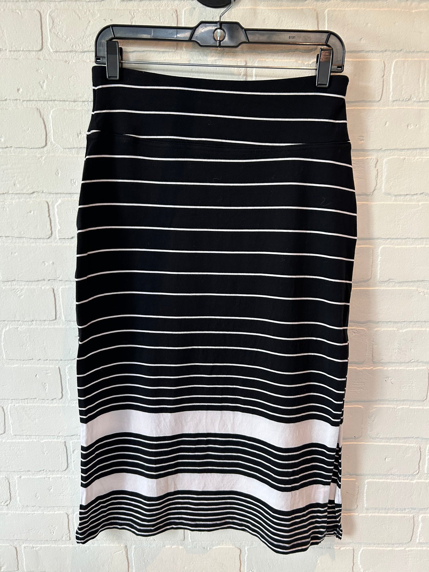 Skirt Midi By Athleta In Black & White, Size: 4