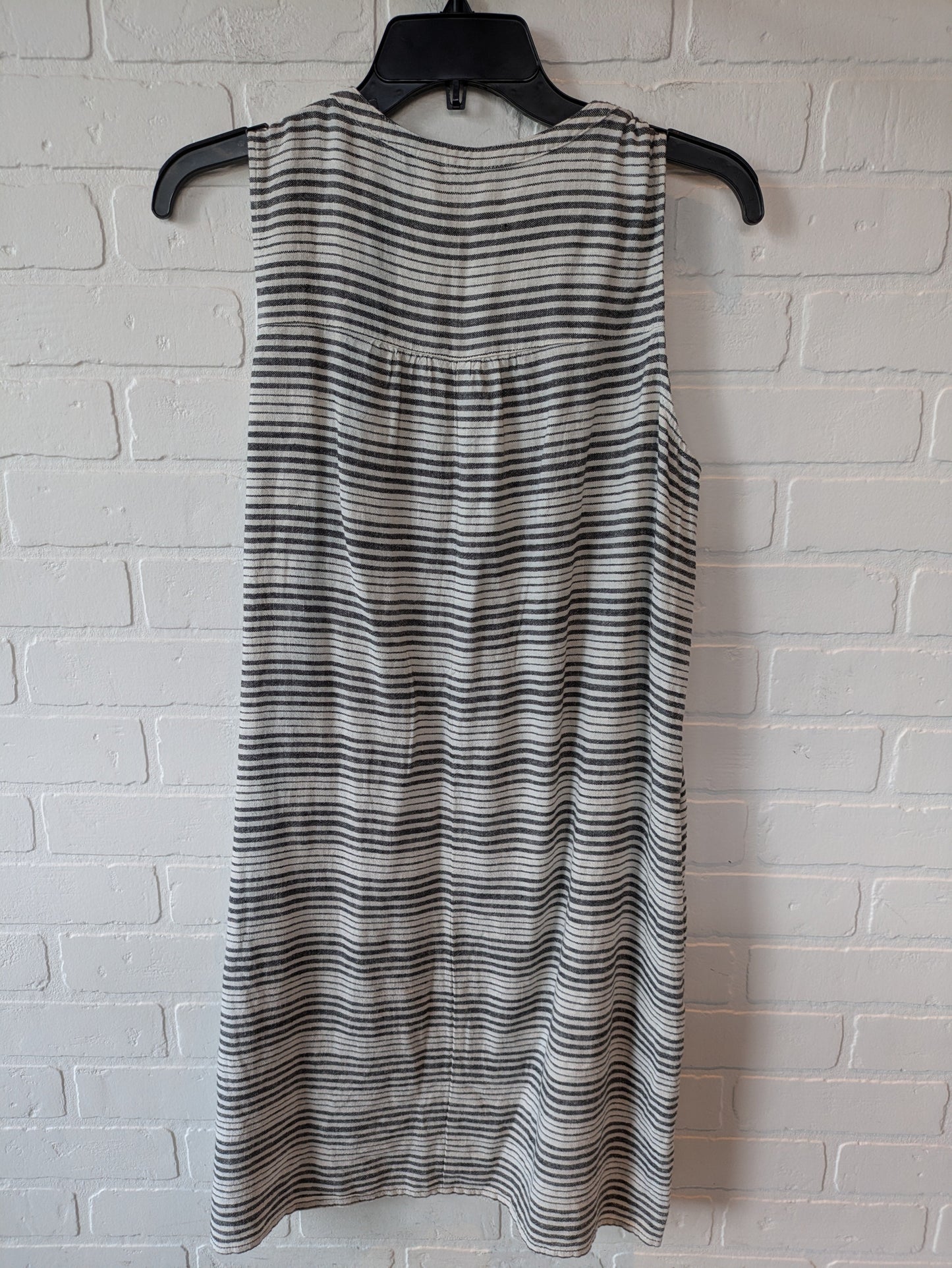 Dress Casual Short By Gap In Grey & White, Size: M