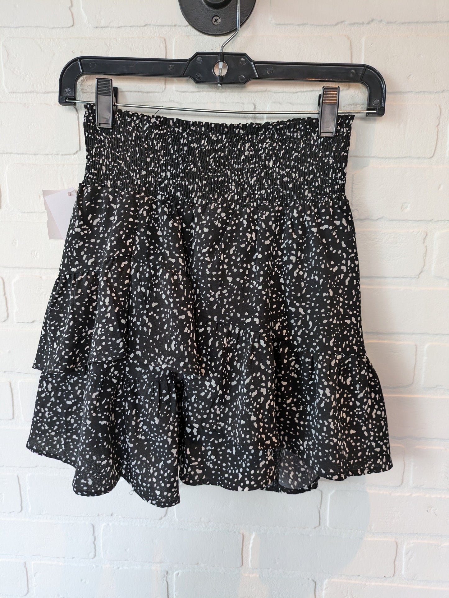 Skirt Mini & Short By Altard State In Black & White, Size: 4