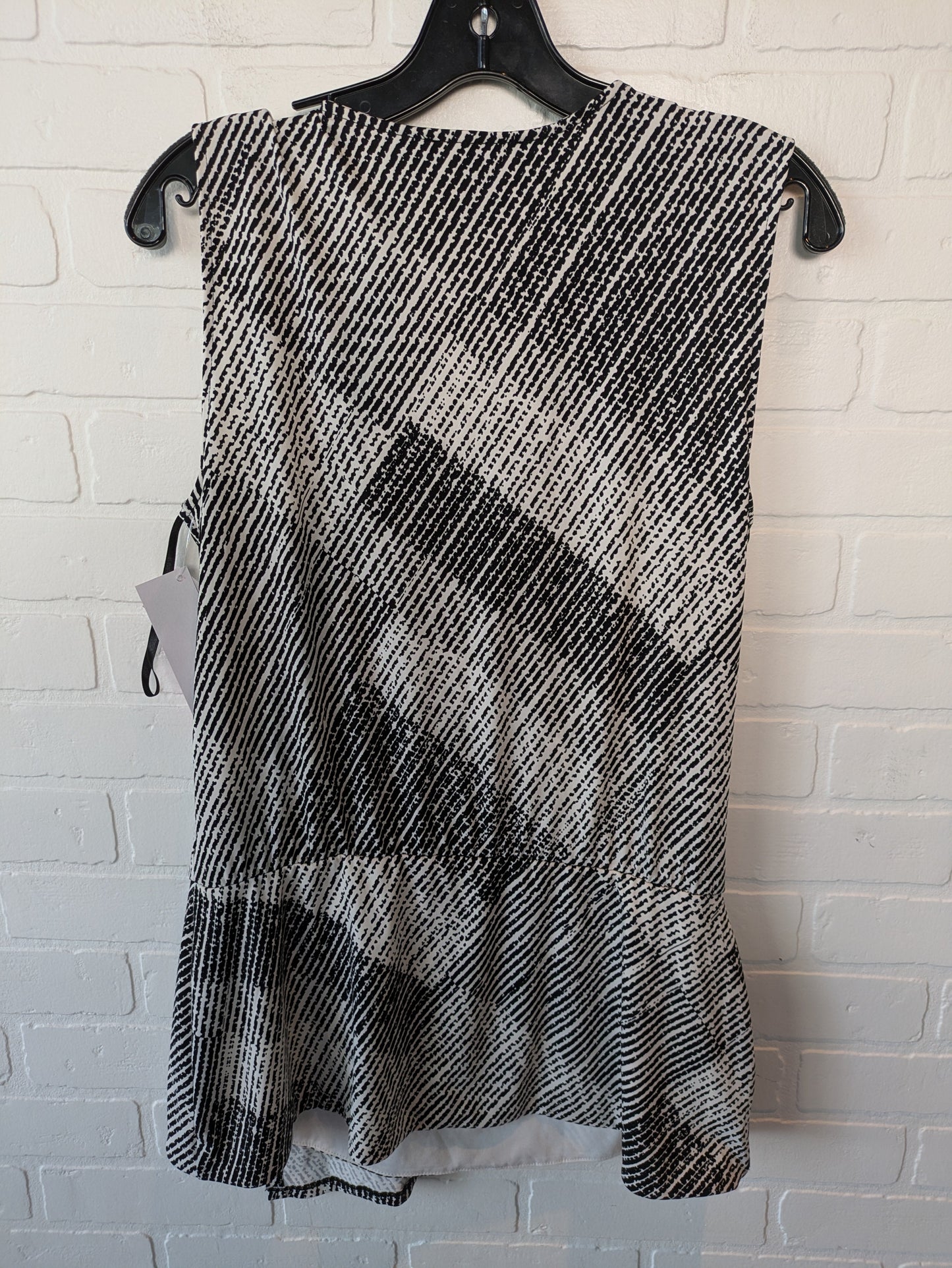 Top Sleeveless By White House Black Market In Black & White, Size: M