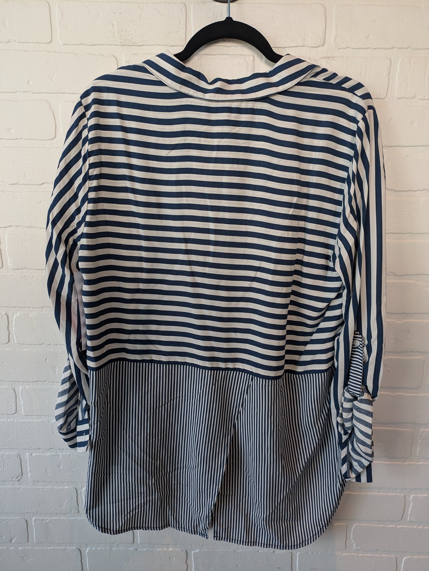 Top Long Sleeve By Jane And Delancey In Blue & White, Size: M