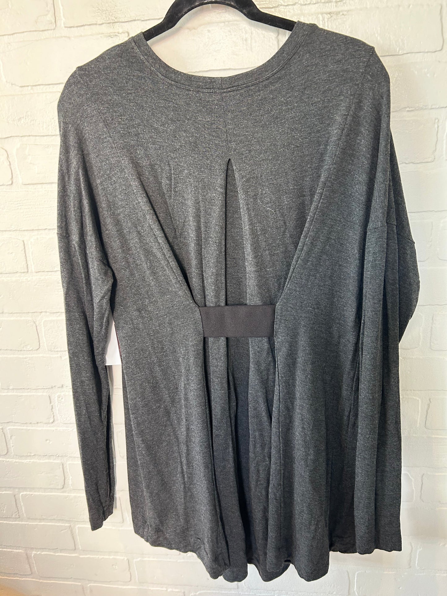 Top Long Sleeve By Cabi In Grey, Size: S