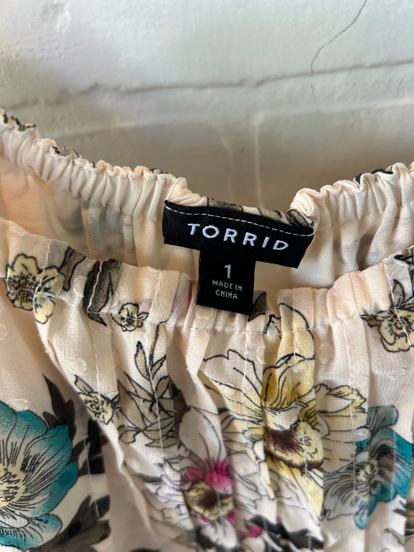 Top Short Sleeve By Torrid In Blue & Cream, Size: 1x