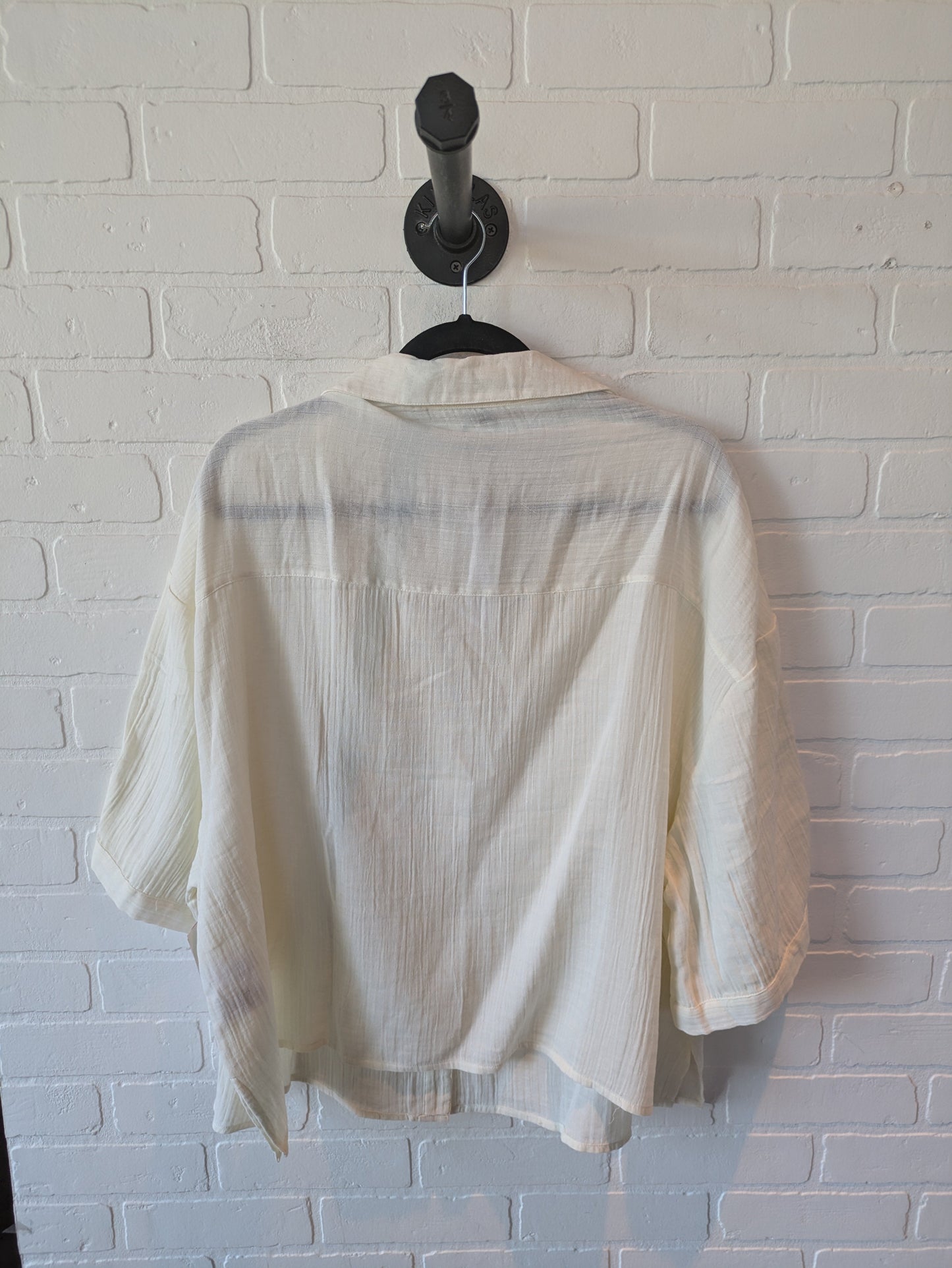 Top Short Sleeve By Sanctuary In Cream, Size: 2x