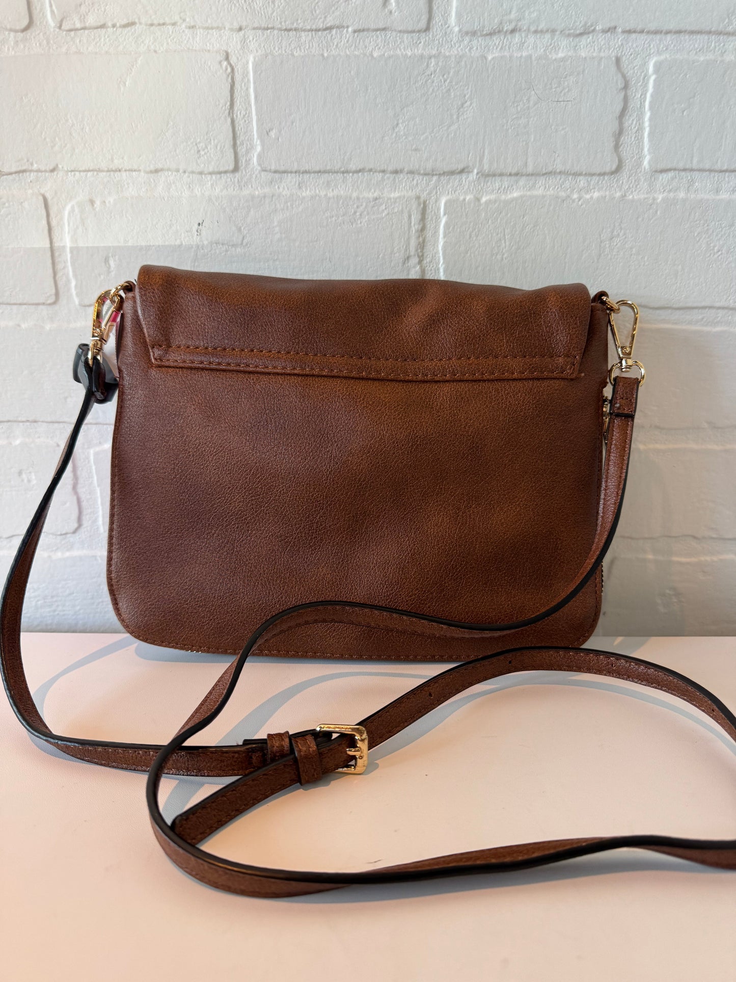 Crossbody By Clothes Mentor, Size: Medium