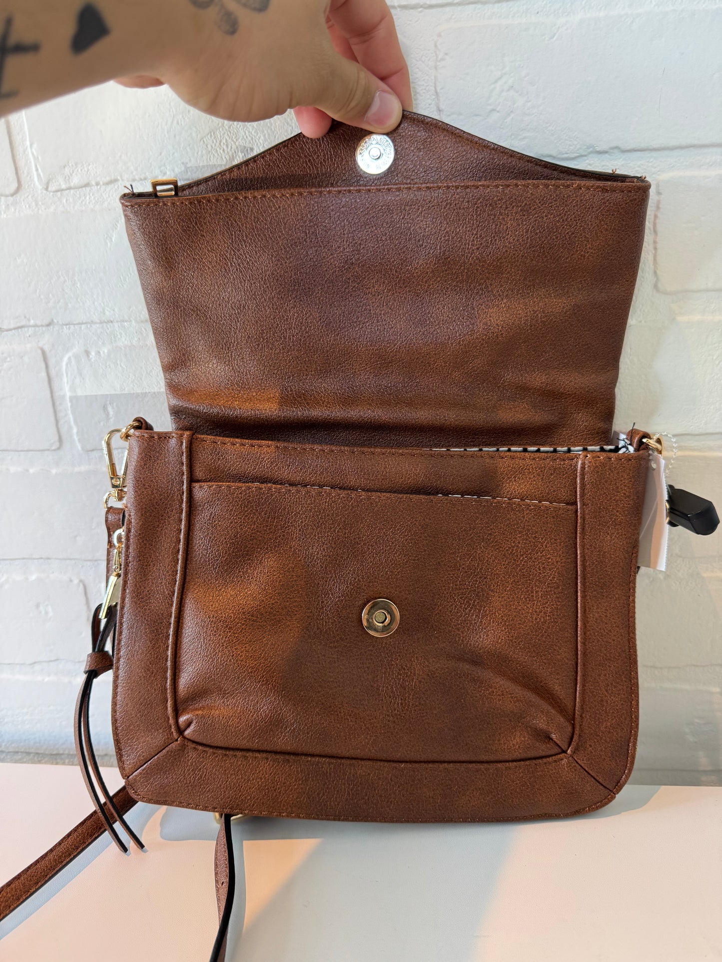 Crossbody By Clothes Mentor, Size: Medium