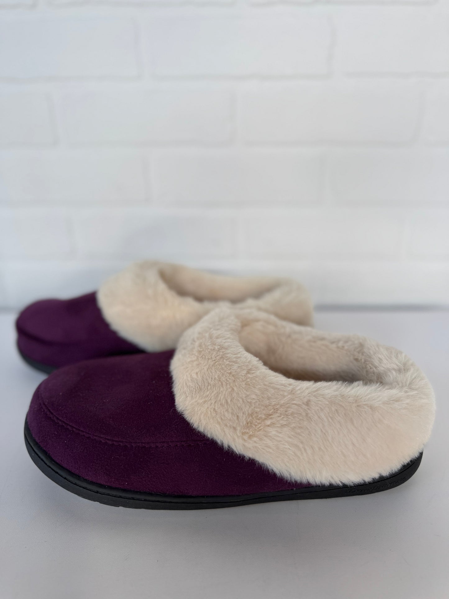 Slippers By Clothes Mentor In Purple, Size: 9