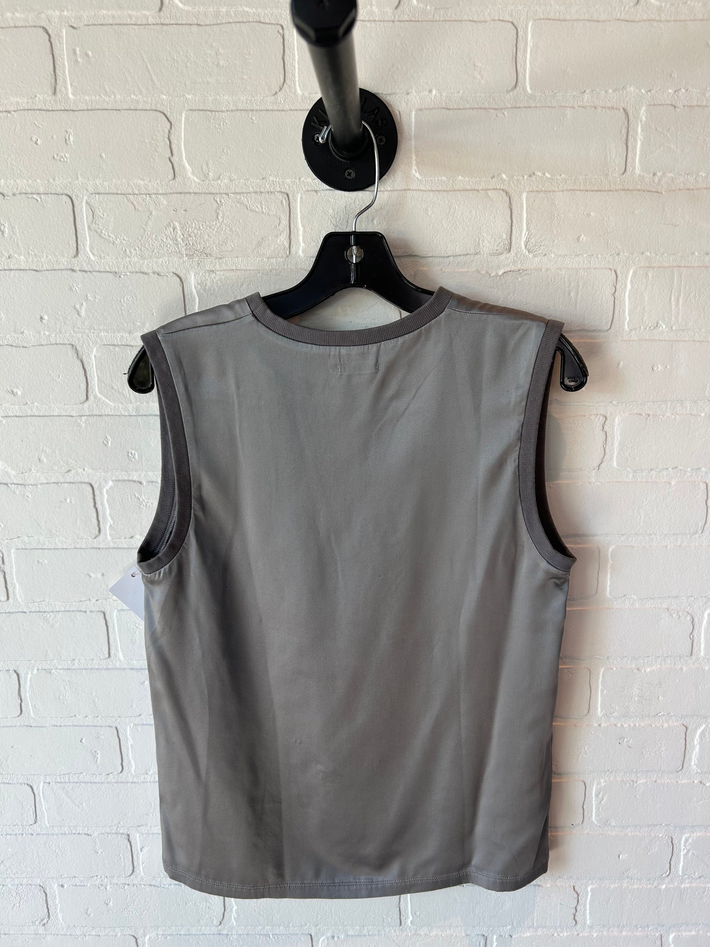 Top Sleeveless By Clothes Mentor In Silver, Size: Xs