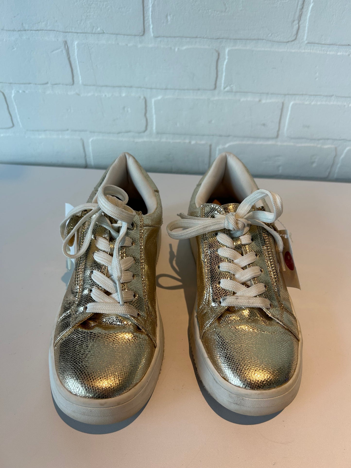 Shoes Sneakers By Just Fab In Gold, Size: 8