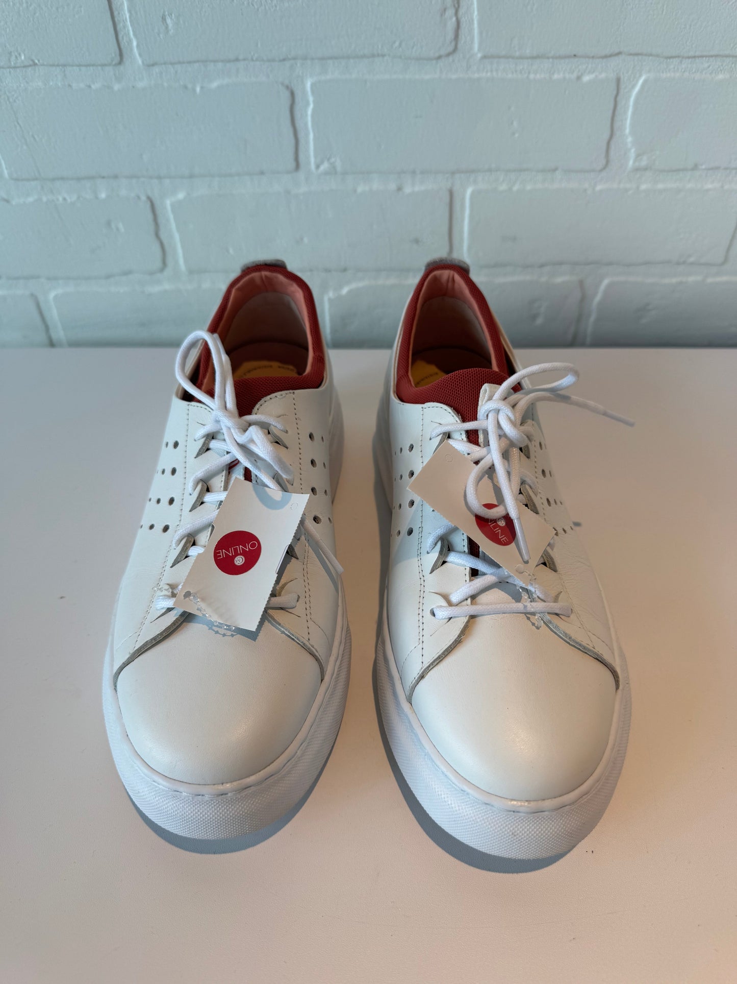 Shoes Sneakers By Cma In White, Size: 9.5