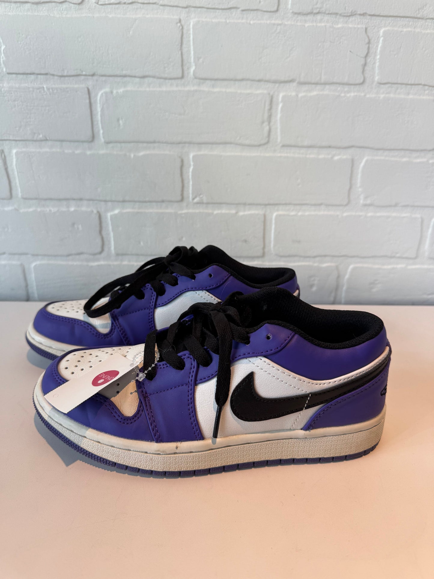 Shoes Athletic By Nike In Purple & White, Size: 6.5