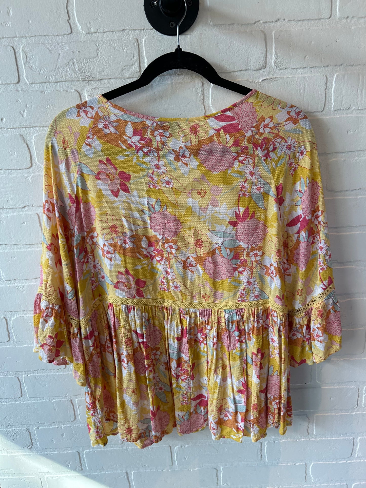 Top Short Sleeve By Torrid In Pink & Yellow, Size: S