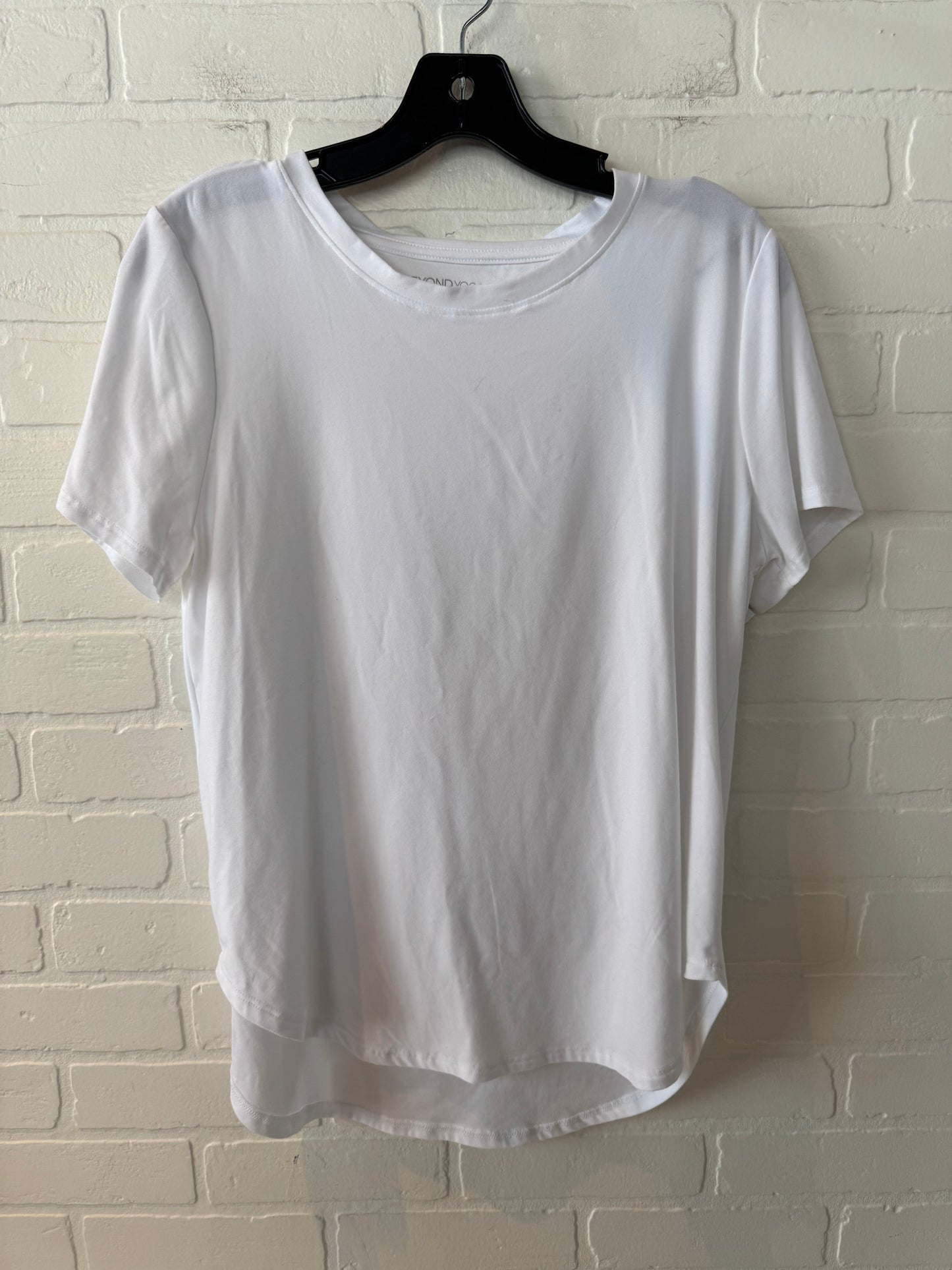 Athletic Top Short Sleeve By Beyond Yoga In White, Size: L