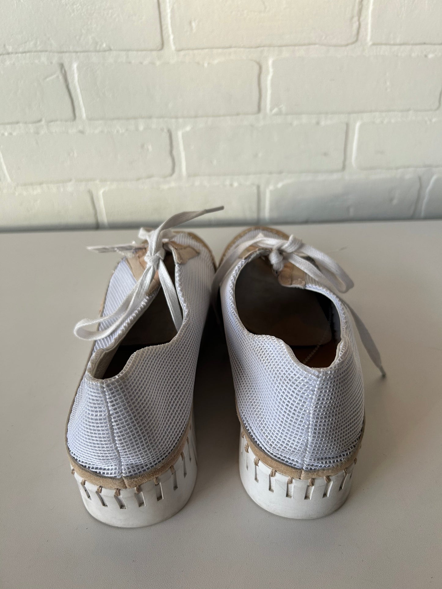 Shoes Sneakers By SILENT D In Tan & White, Size: 10.5