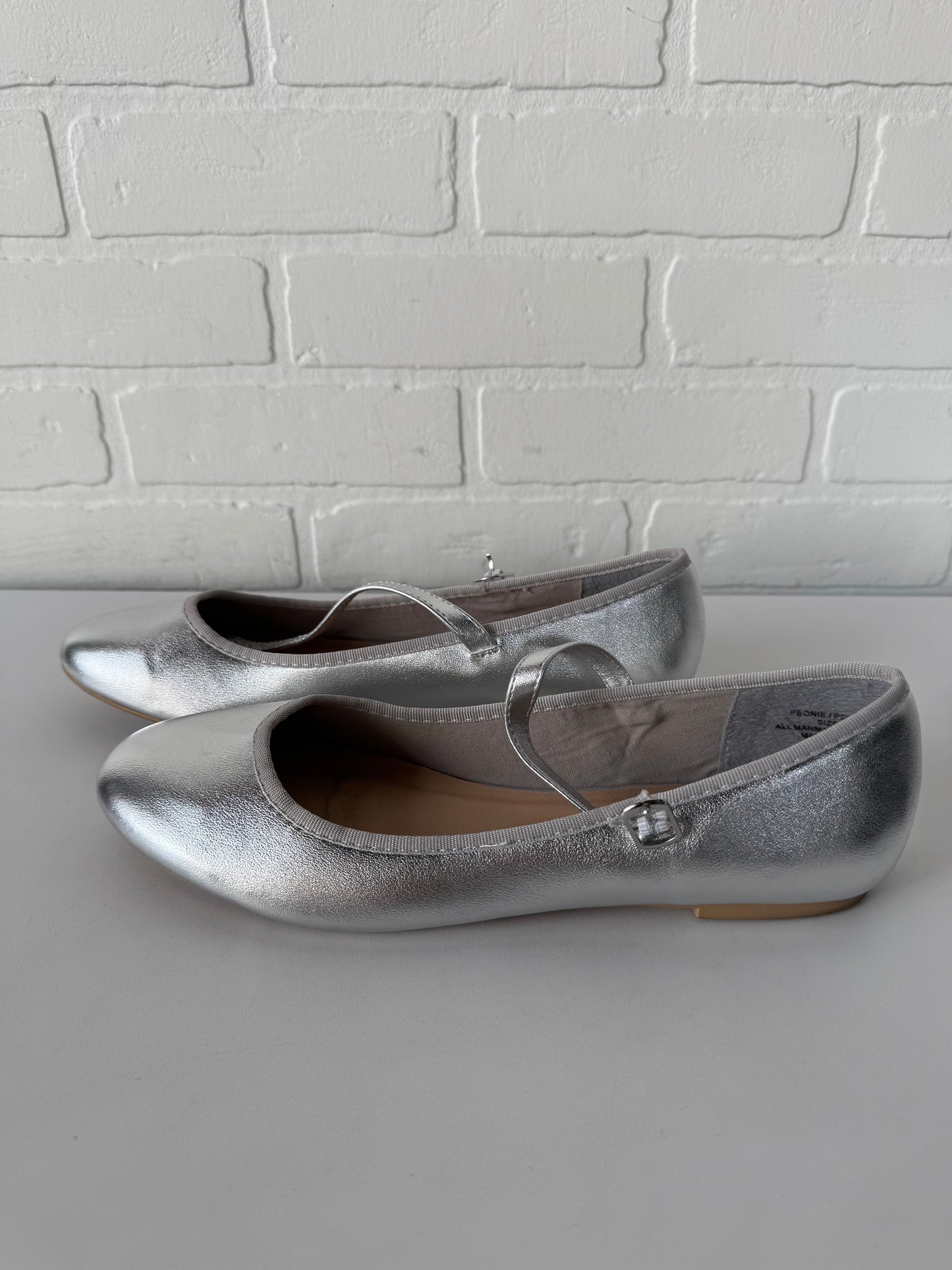 Shoes Flats By Madden Girl In Silver, Size: 9