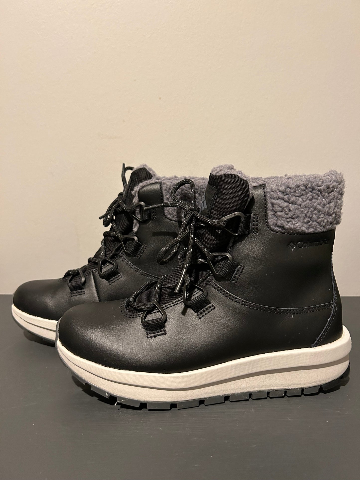 Boots Snow By Columbia In Black, Size: 7