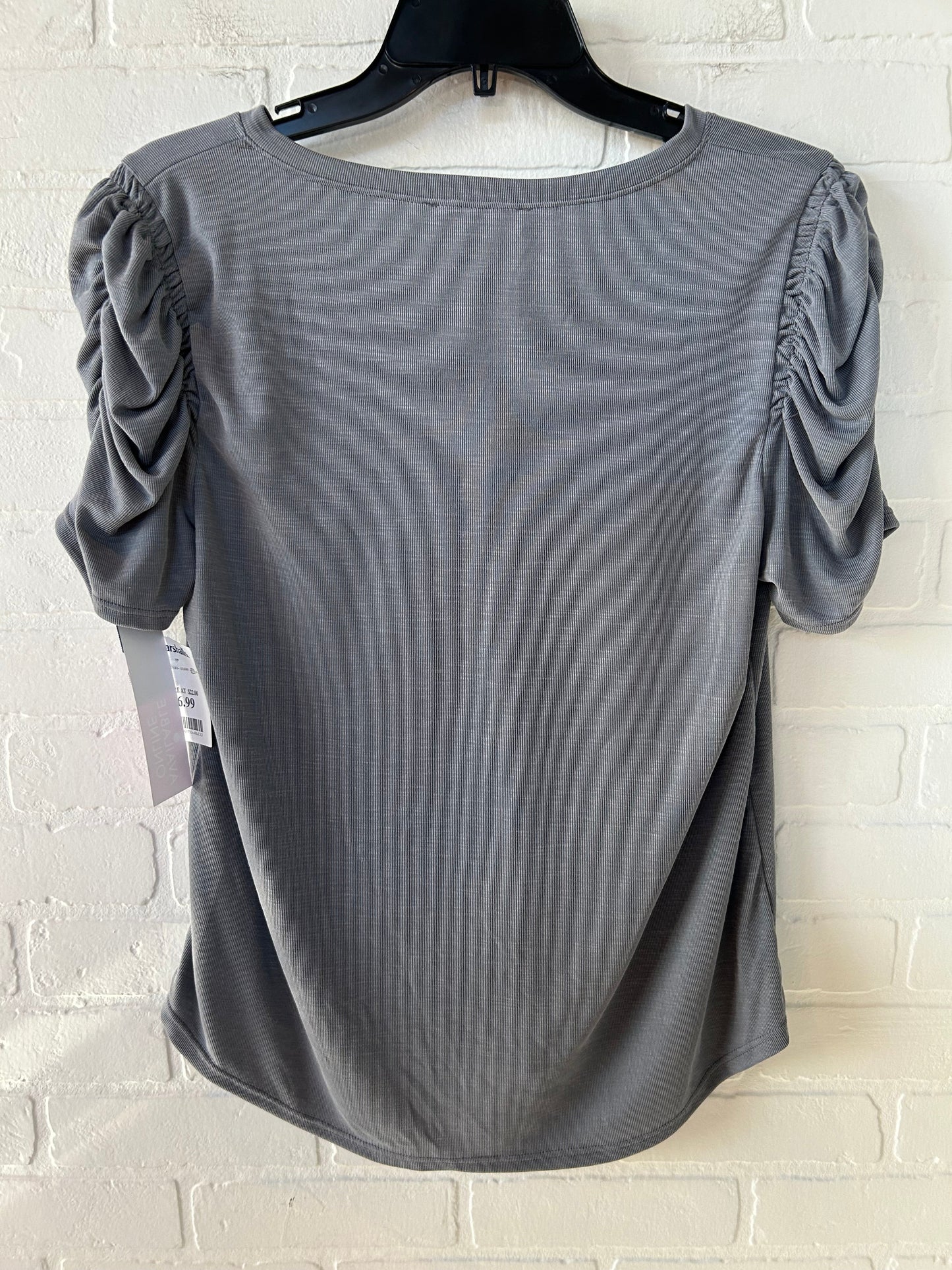 Top Short Sleeve By Green Envelope In Grey, Size: M