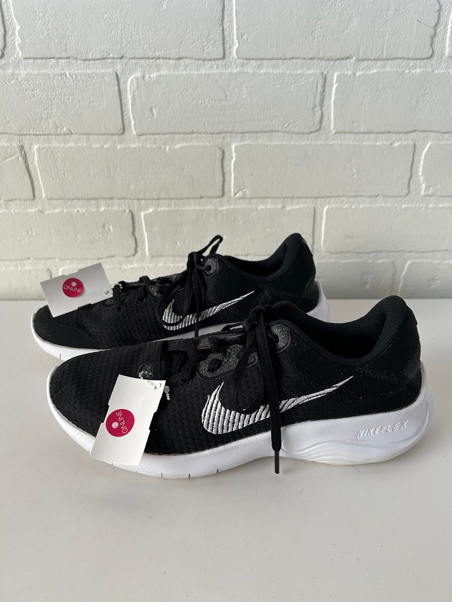 Shoes Athletic By Nike In Black & White, Size: 9