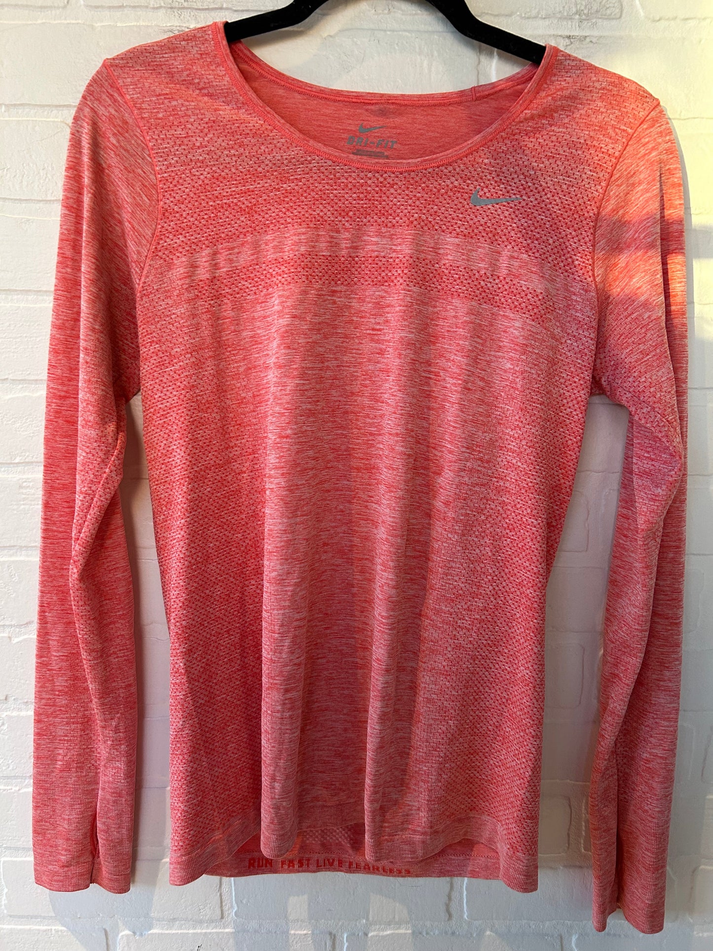 Athletic Top Long Sleeve Crewneck By Nike In Pink, Size: M