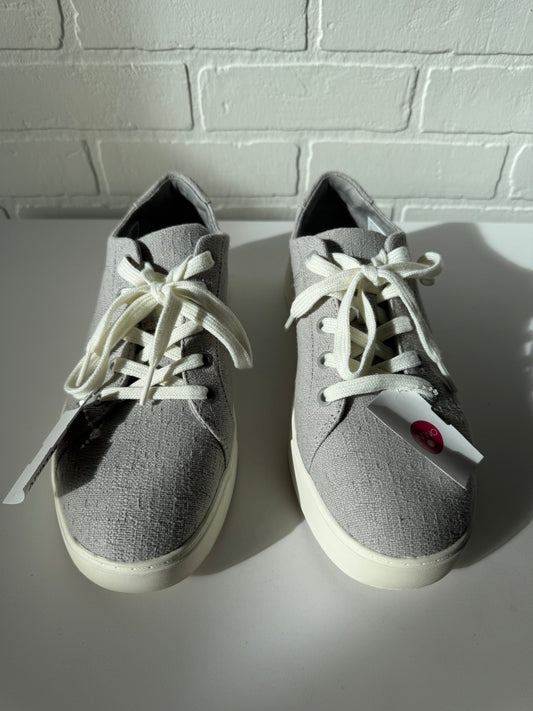 Shoes Sneakers By Toms In Grey & White, Size: 10