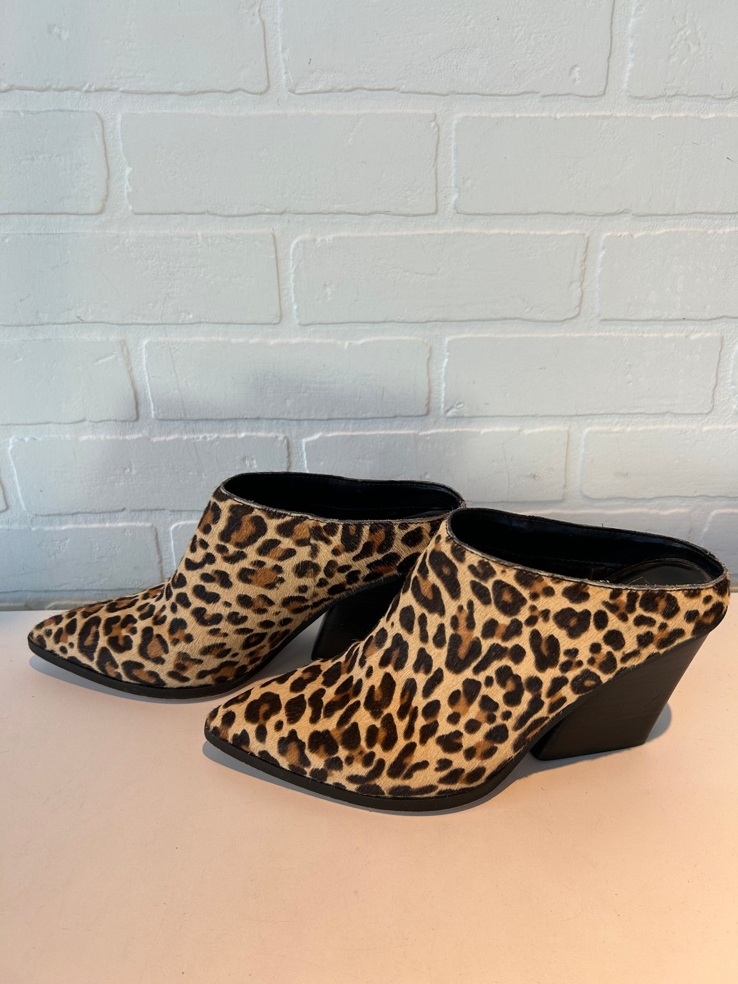 Boots Ankle Flats By Dolce Vita In Animal Print, Size: 8.5