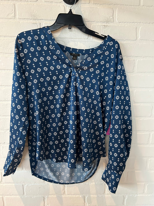 Top Long Sleeve By Ann Taylor In Blue & White, Size: M