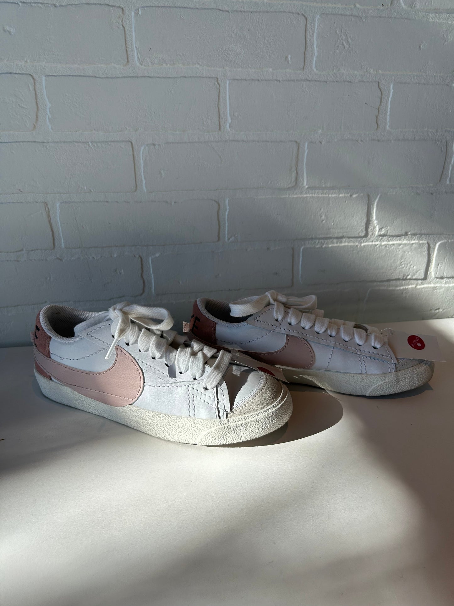 Shoes Sneakers By Nike In Pink & White, Size: 8