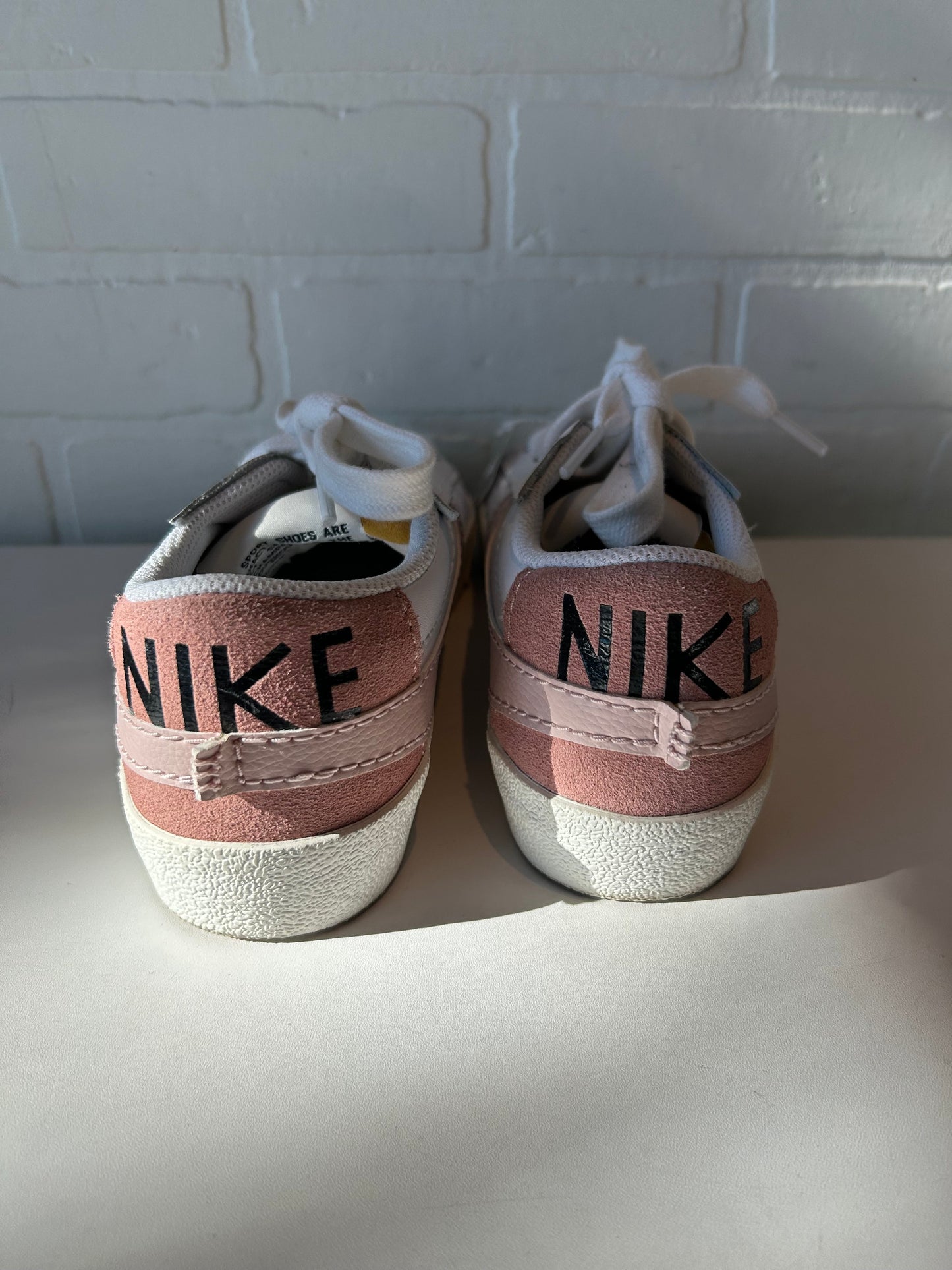 Shoes Sneakers By Nike In Pink & White, Size: 8