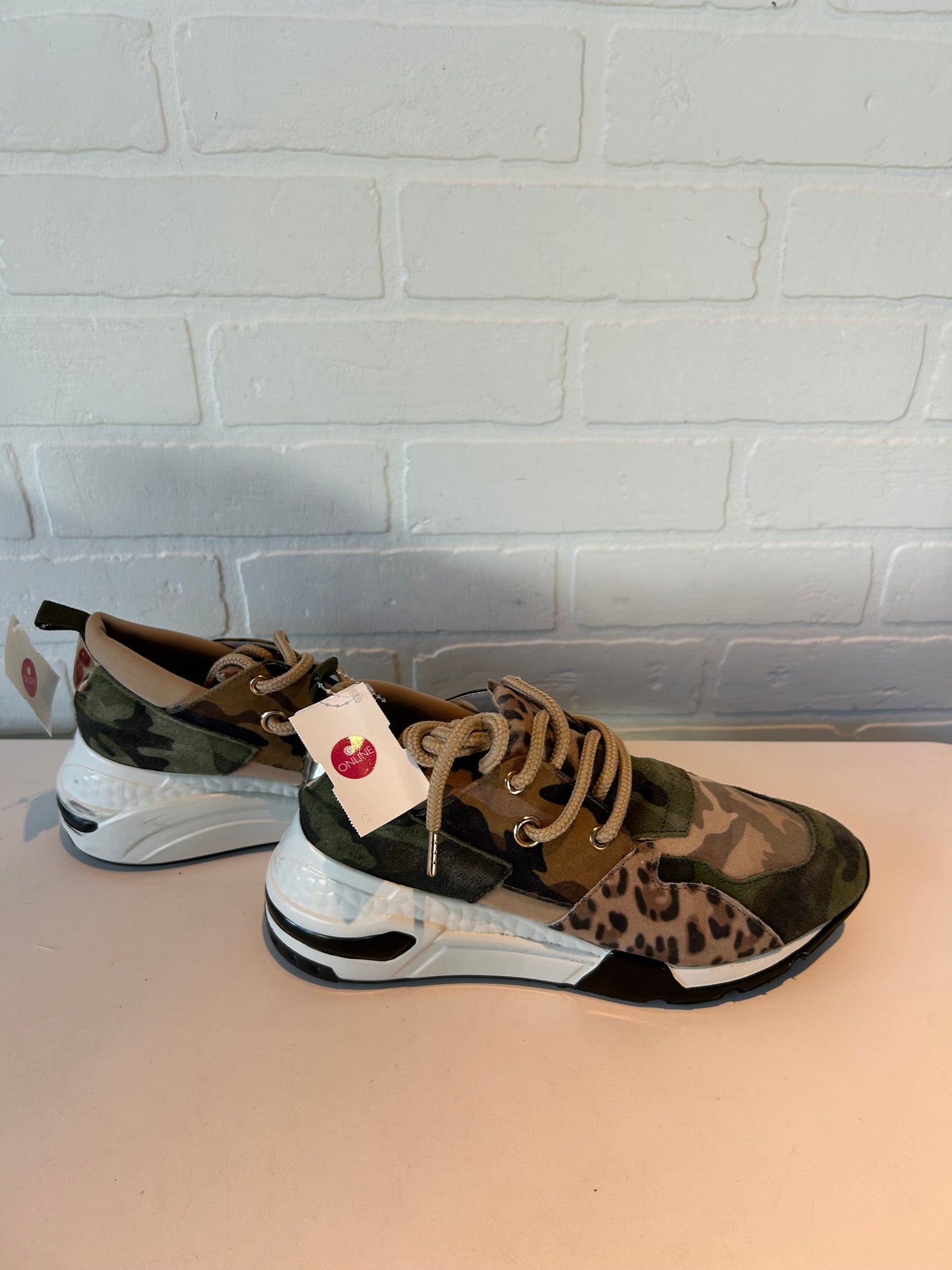 Shoes Sneakers By Steve Madden In Camouflage Print, Size: 8