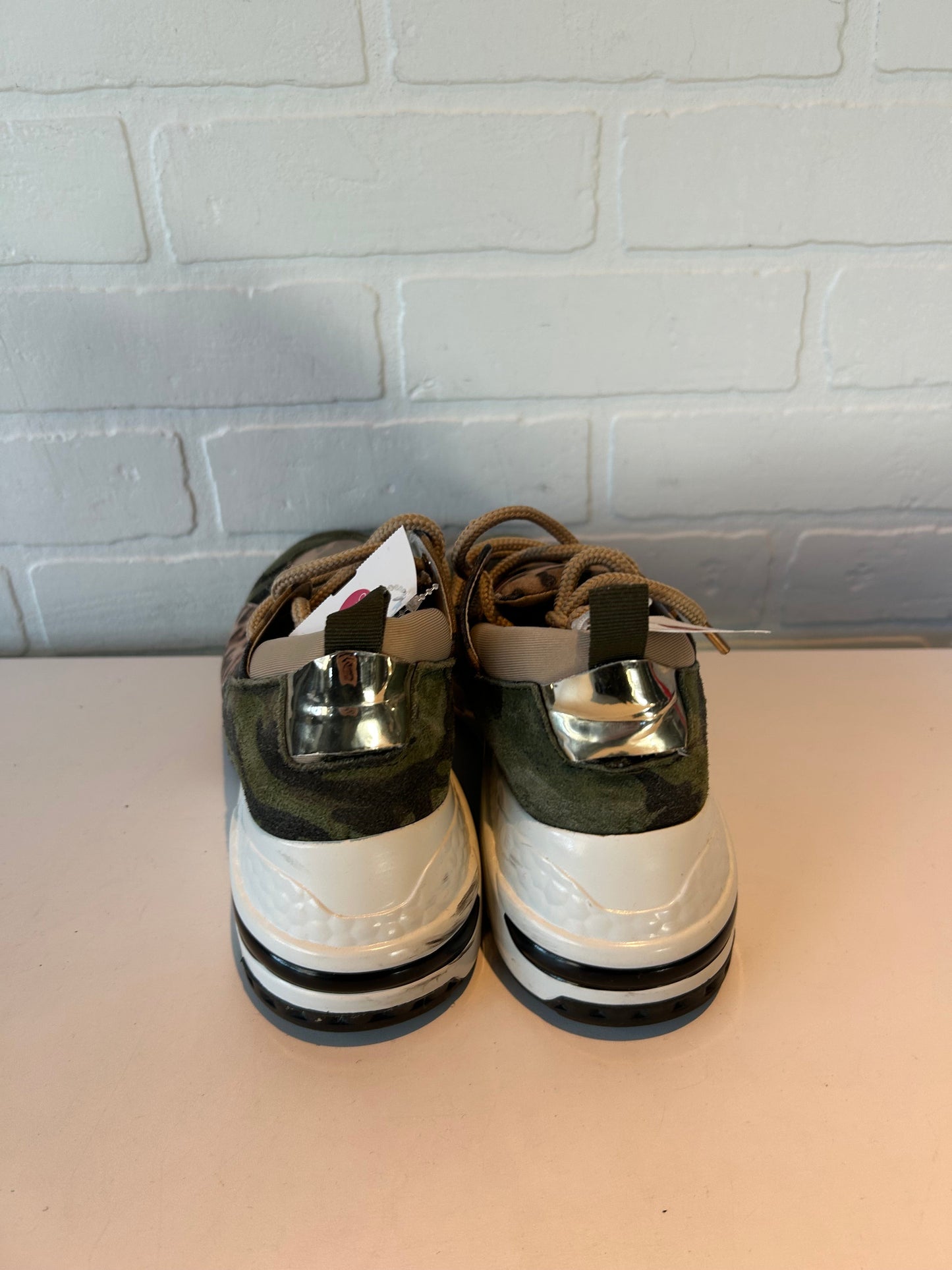 Shoes Sneakers By Steve Madden In Camouflage Print, Size: 8