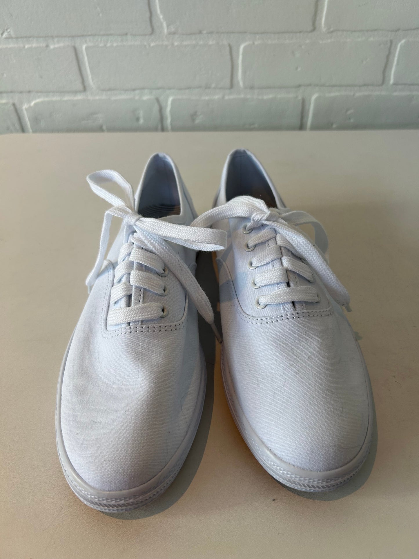 Shoes Sneakers By Universal Thread In White, Size: 9