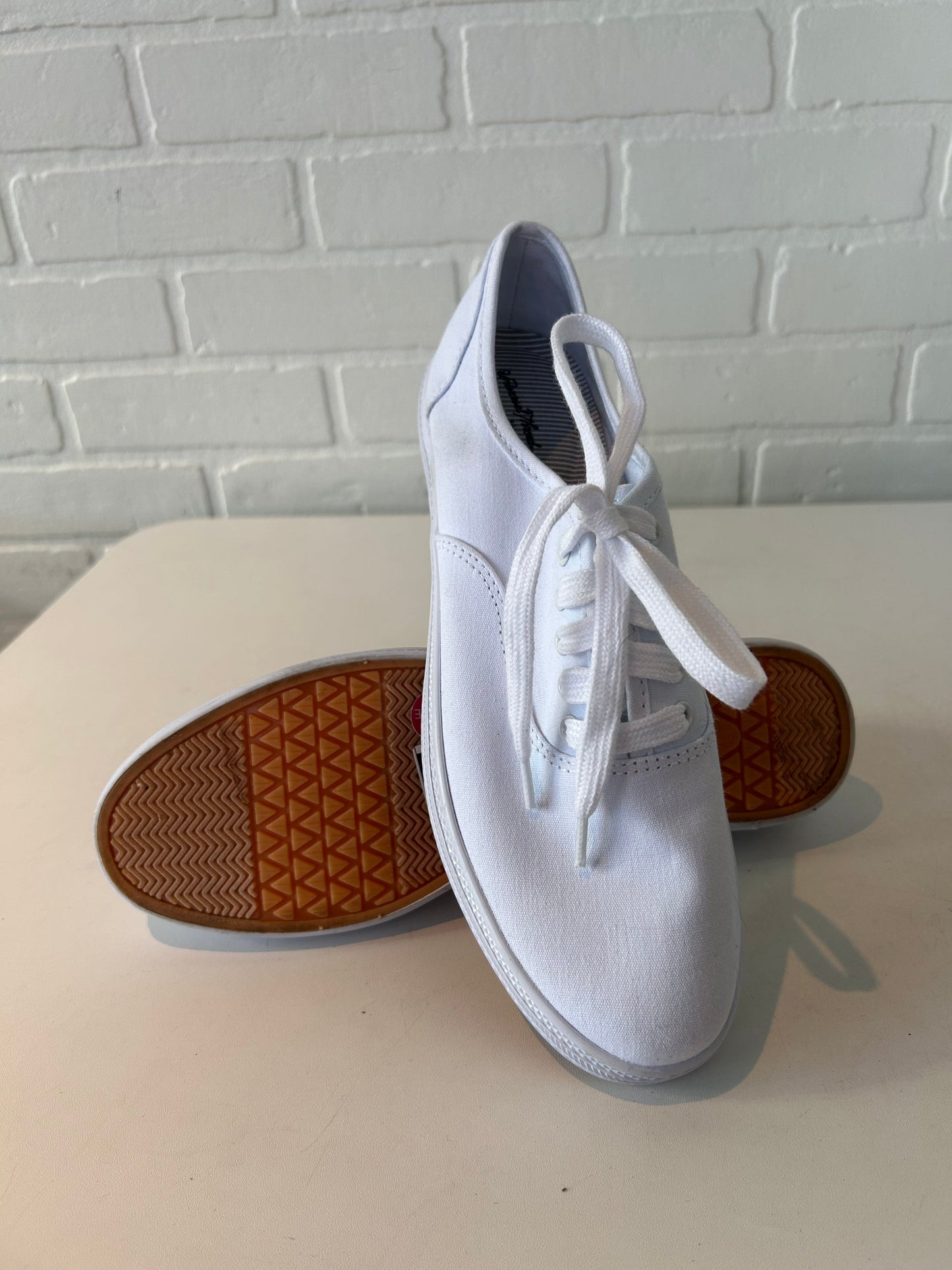 Shoes Sneakers By Universal Thread In White, Size: 9